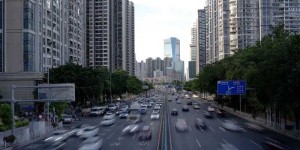 广州一路口首设“非机动车过渡区”