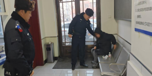 春雷行动：手机故障返家难 巡逻民警助团圆