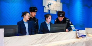 南岗公安分局联合金融机构开展“反信用卡诈骗”商户安全宣讲活动