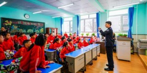 法治进校园 冰城公安把平安“植”入童心