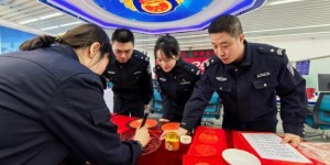 新春送福暖警心 翰墨飘香润警营