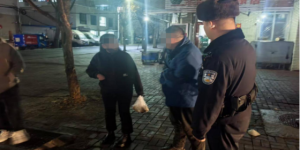 春雷行动：沉醉卧街“不知归” 民警援手送其回