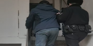 春雷行动：巡逻民警救助醉酒男子